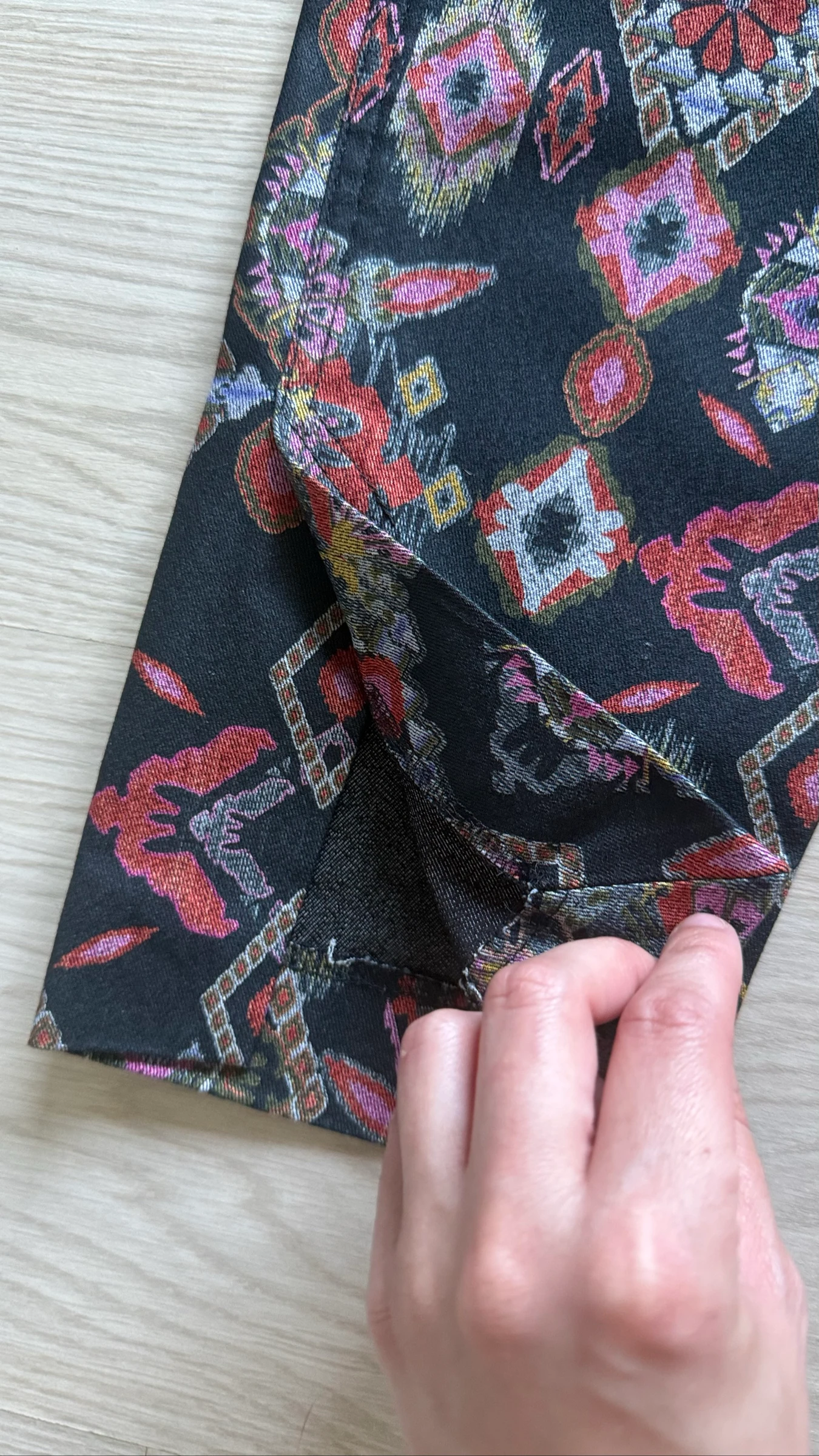 Calça slim preta e multicolorida com estampa Zara tamanho 36 S – photo 9